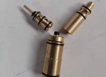 點擊查看詳細(xì)信息<br>標(biāo)題：氣動錨桿鉆機(jī)上面氣馬達(dá)閥組 閱讀次數(shù)：1752